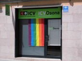 Bandera LGTB a la seu d'ICV d'Osona - Vic